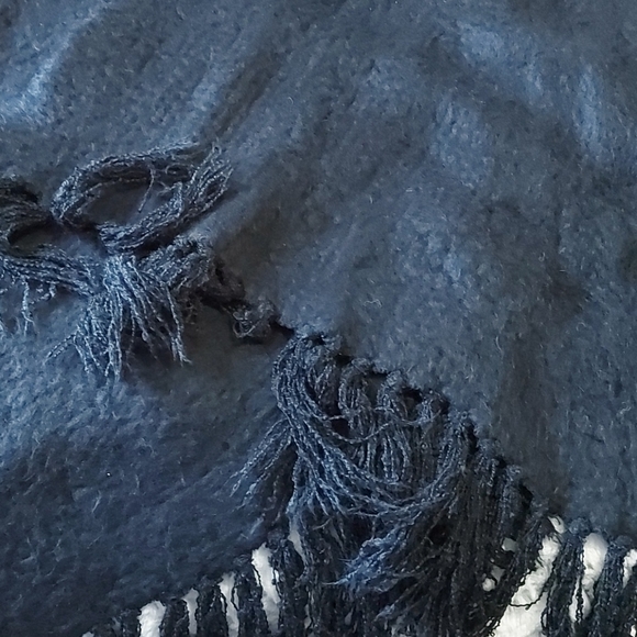 Betsey Johnson Shawl - Picture 2 of 4